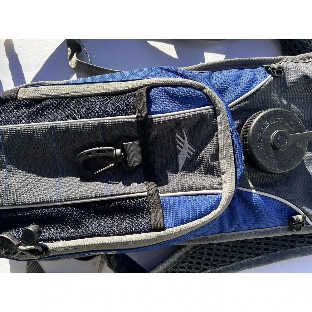 High Sierra Hydration Pack 2 L Organizer Pocket Tuck Away Belt & Sport Flap NEW